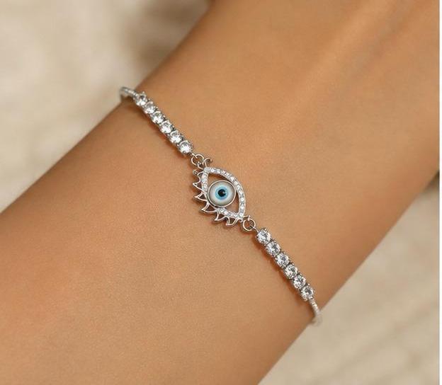 Minimal Siilver Bracelet with Sparkling Evil Eye